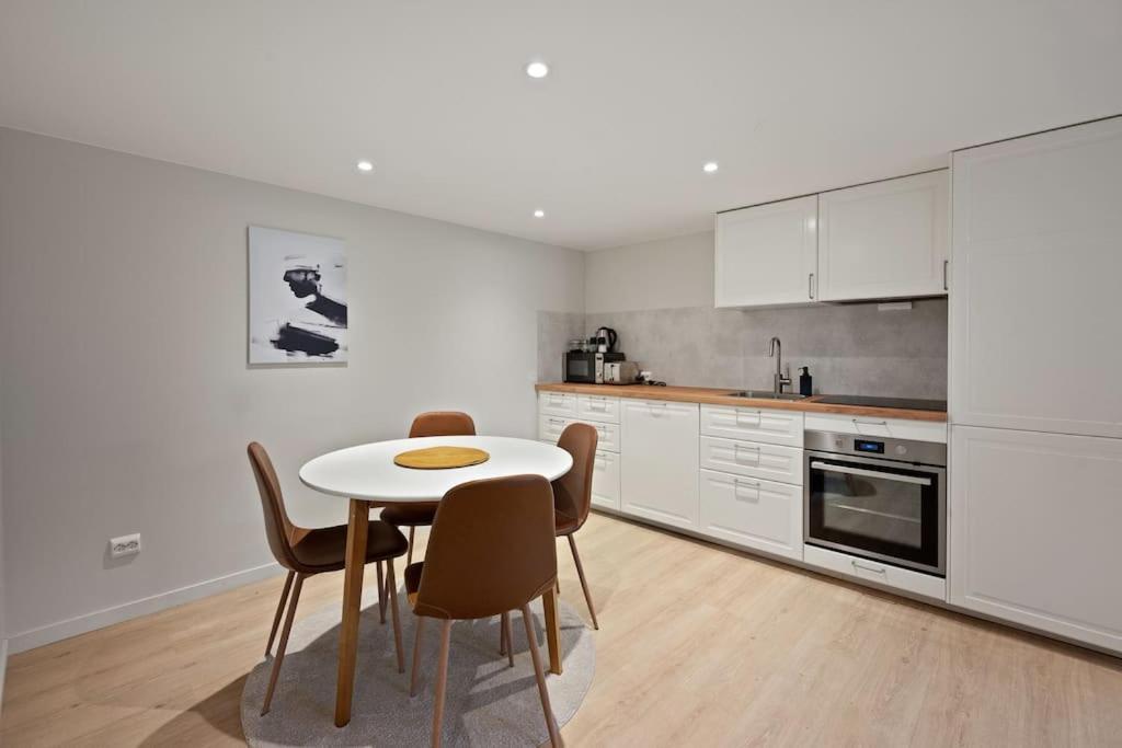 Practical Basement Apt With All Home Comforts Close To City Centre Stavanger Kültér fotó